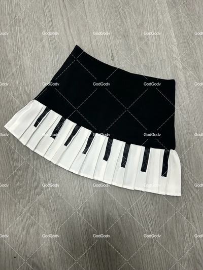 Saia curta feminina primavera preto e branco emendada 2025 Y2K design fino Harajuku mini saia feminina estilo império coreano chique saia piano