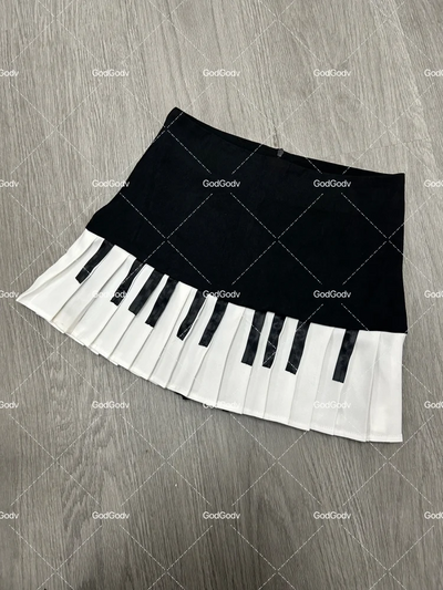 Saia curta feminina primavera preto e branco emendada 2025 Y2K design fino Harajuku mini saia feminina estilo império coreano chique saia piano