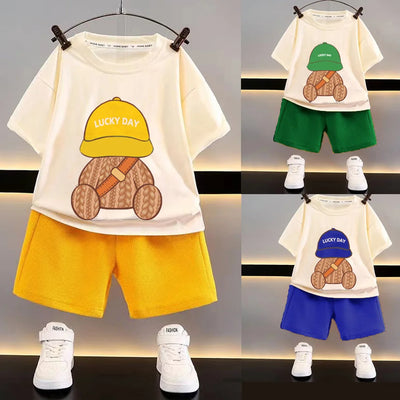 Novo conjunto de roupas de verão para meninos, camiseta e shorts casuais soltos para meninos, manga curta, camiseta de bebê, chapéu de caixa, urso