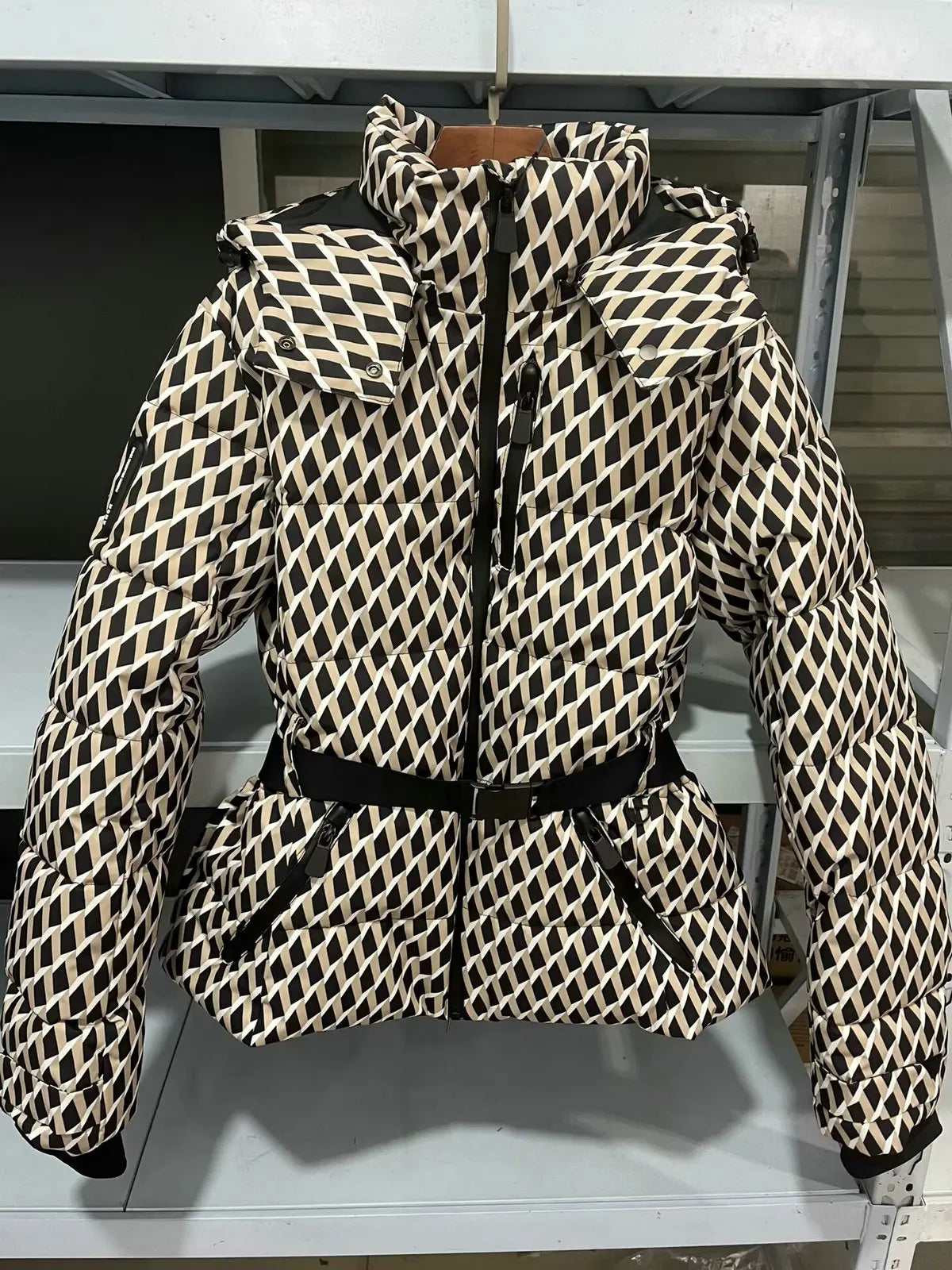 Casacos femininos de inverno com capuz, cintura alta, acolchoados, esportivos, parkas, com cinto, elegantes, grossos, quentes, à prova de vento, jaquetas de esqui