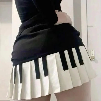 Saia curta feminina primavera preto e branco emendada 2025 Y2K design fino Harajuku mini saia feminina estilo império coreano chique saia piano