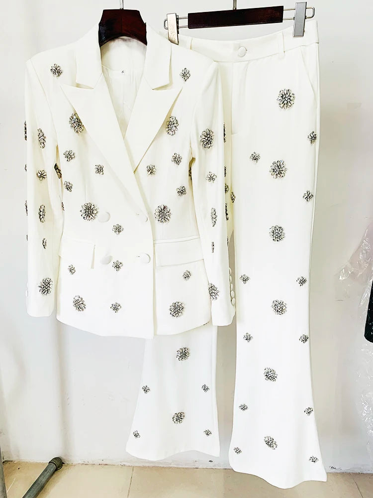 Conjunto de terno de grife da moda 2024 da High Street, luxuoso, com strass, diamantes, contas, blazer, calça flare, 2 peças