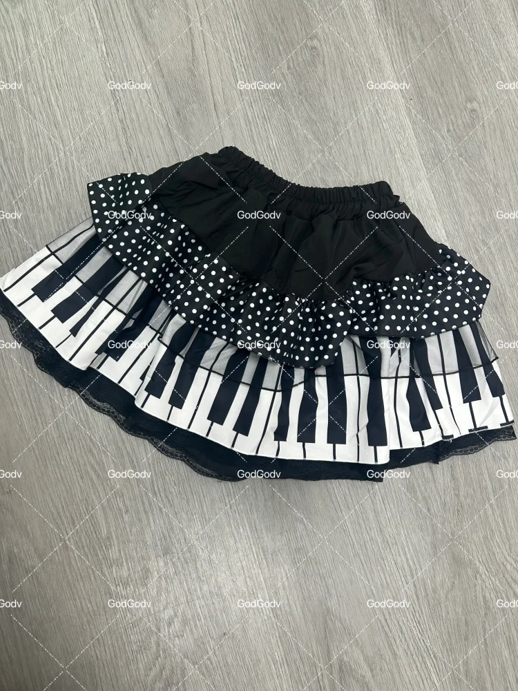 Saia curta feminina primavera preto e branco emendada 2025 Y2K design fino Harajuku mini saia feminina estilo império coreano chique saia piano