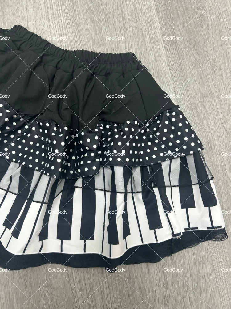 Saia curta feminina primavera preto e branco emendada 2025 Y2K design fino Harajuku mini saia feminina estilo império coreano chique saia piano